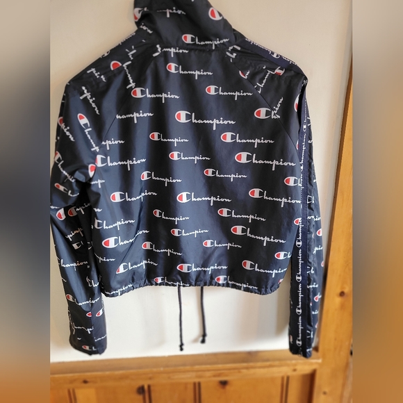 3/30$ 🎉SALE!!!🎉 SIZE S Champion Cropped Windbreaker - Picture 3 of 5